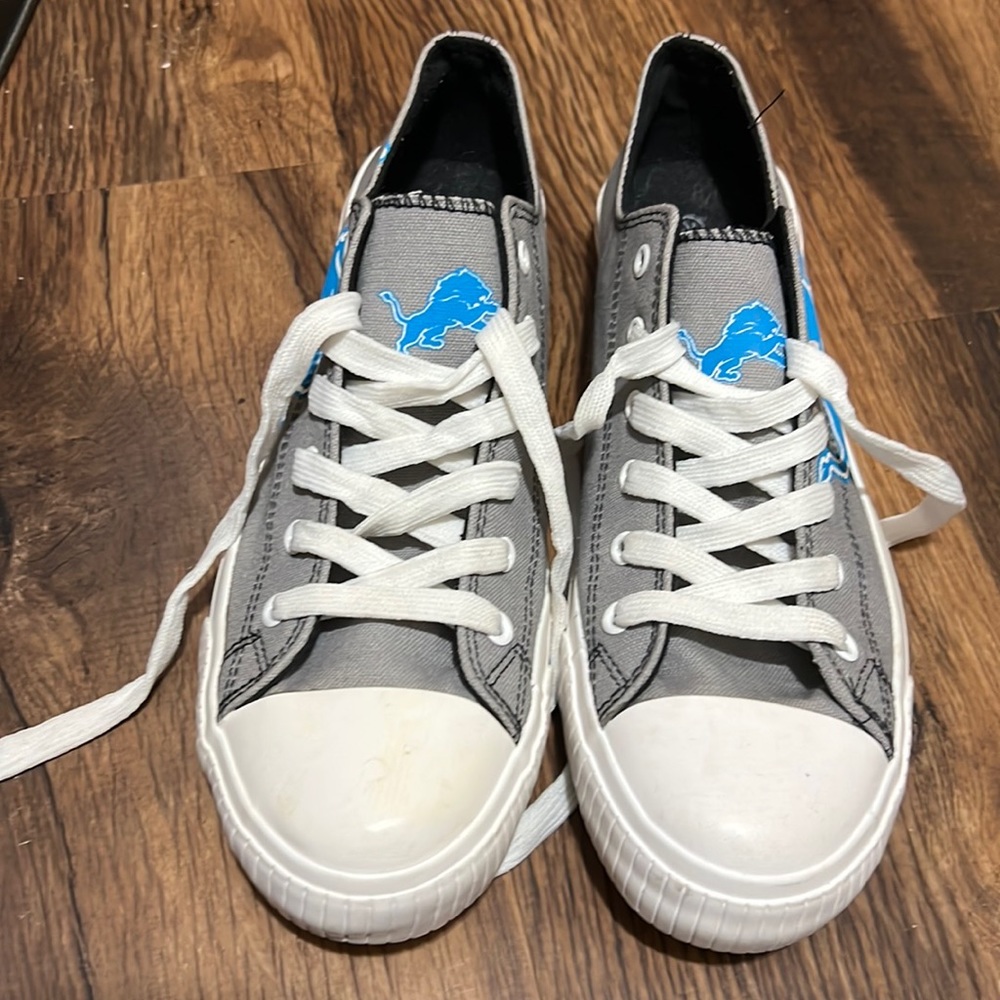 FOCO Mens size 10 Detroit Tigers low top sneakers